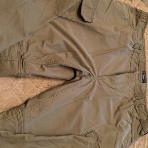 GH Bass & Co Men’s Cargo pants. Size 40x30